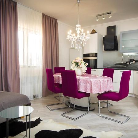 Villa J&J Apartments Residence With Swimming Pool Подстрана Екстер'єр фото