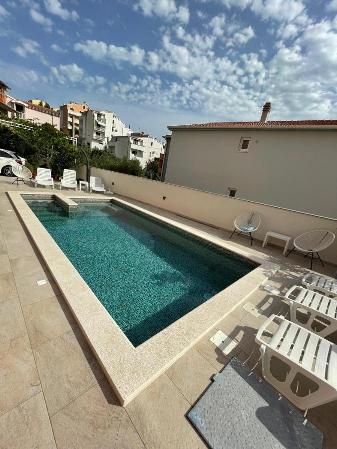 Villa J&J Apartments Residence With Swimming Pool Подстрана Екстер'єр фото